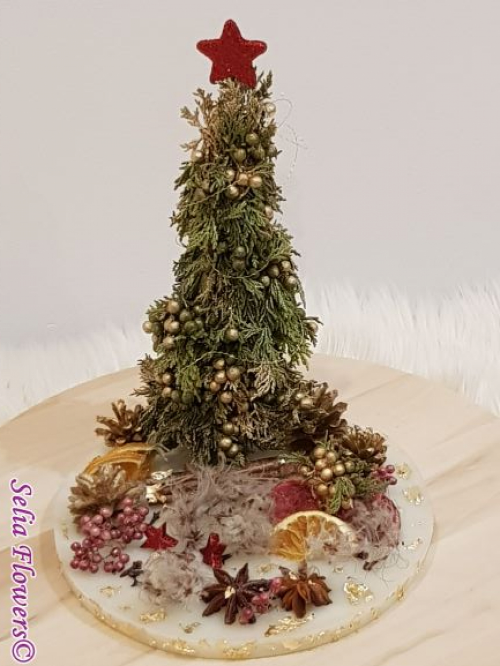 Decoruri de Crăciun realizate în ceară